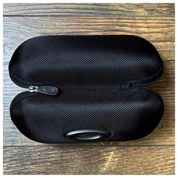Oakley Soft Vault Zip Around Sunglass Case - Picture 4 of 7